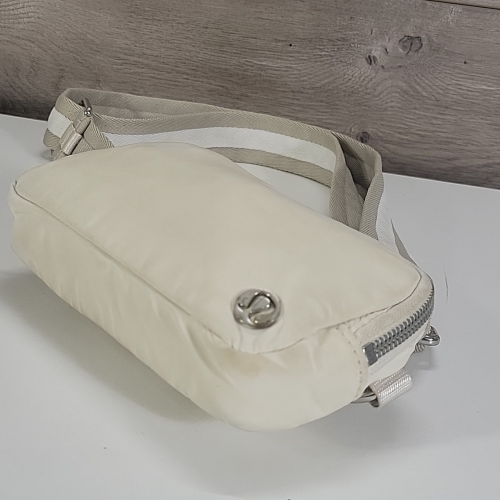 lululemon athletica Cream Wristlet Pouch with Silver Accent - Picture 10 of 16